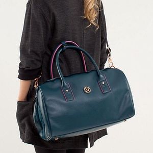 Lululemon daily om duffle bag